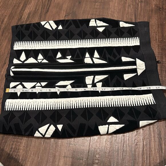 Parker Black & White Skirt, Size Medium - Picture 9 of 11
